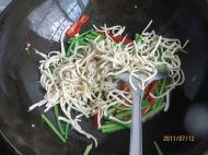 芹菜丝炒豆丝的做法