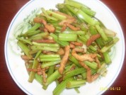 肉丝炒芹菜的做法