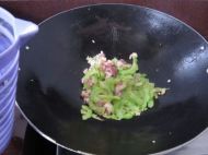 苦瓜炒肉的做法