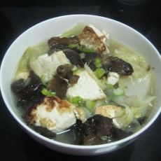 黑木耳豆腐炖白菜的做法