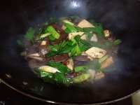 猪血烧豆腐的做法
