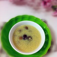 板栗蜜枣小米粥的做法