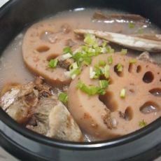 筒子骨炖湖藕的做法 筒子骨炖湖藕的做法