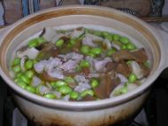 猪肚菇毛豆煲的做法