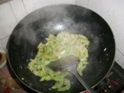 豆豉蒜蓉炒苦瓜的做法