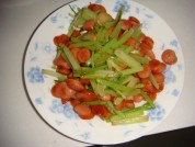 火腿炒芹菜的做法