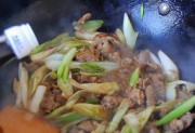 葱爆羊肉的做法