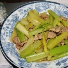 肉片炒芹菜的做法