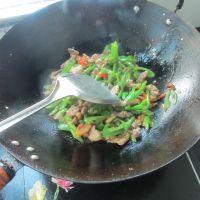豉香辣椒炒肉的做法