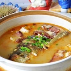 冻豆腐腊肉炖鲢鱼头的做法 冻豆腐腊肉炖鲢鱼头的做法