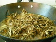 茶树菇炖三黄鸡的做法