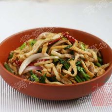 芹菜炒油豆腐的做法 芹菜炒油豆腐的做法