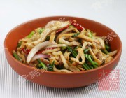 芹菜炒油豆腐的做法