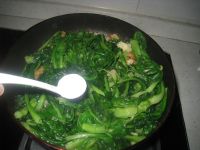 猪油渣炒茼蒿的做法