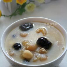 红枣桂圆湘莲粥的做法 红枣桂圆湘莲粥的做法