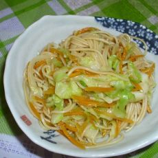甘蓝胡萝卜炒面的做法 甘蓝胡萝卜炒面的做法