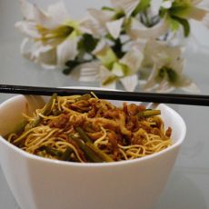 蒜薹肉丝焖面的做法 蒜薹肉丝焖面的做法