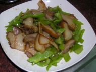 杭椒炒猪头肉的做法