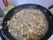 土豆茄子焖鸡块的做法