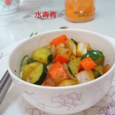 炒洋葱黄瓜胡萝卜丁的做法