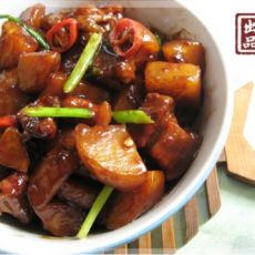 蚝油土豆焖五花肉的做法 蚝油土豆焖五花肉的做法