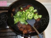 苦瓜烧排骨的做法