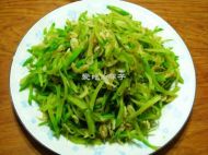 青萝卜炒虾皮的做法