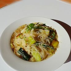 大蒜粉丝焖白菜的做法 大蒜粉丝焖白菜的做法