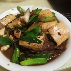 猪血烧豆腐的做法 猪血烧豆腐的做法