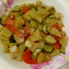 黄瓜胡萝卜炒土豆的做法 黄瓜胡萝卜炒土豆的做法