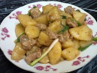 土豆焖排骨的做法