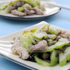 苦瓜橄榄菜炒肉片的做法 苦瓜橄榄菜炒肉片的做法
