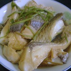 芹菜焖草鱼腩的做法