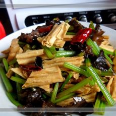 芹菜腐竹炒肉的做法 芹菜腐竹炒肉的做法