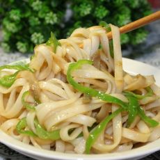 青椒榨菜丝拌面的做法 青椒榨菜丝拌面的做法