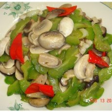 三菇炒苦瓜的做法 三菇炒苦瓜的做法