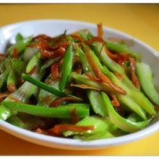 炒芹菜的做法