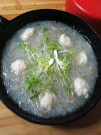 白萝卜丝鱼丸粉丝汤的做法