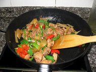 嫩姜爆兔肉的做法