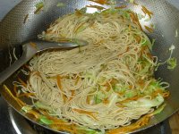 甘蓝胡萝卜炒面的做法
