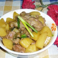 葱香排骨焖土豆的做法 葱香排骨焖土豆的做法