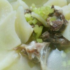 芹菜大骨萝卜汤的做法 芹菜大骨萝卜汤的做法