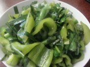 韭菜炒尖椒的做法