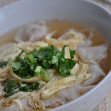 鸡汤鲜虾馄饨的做法 鸡汤鲜虾馄饨的做法