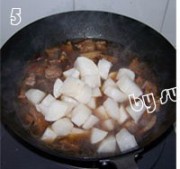 白萝卜炖牛腩的做法