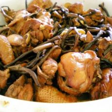 茶树菇炖三黄鸡的做法 茶树菇炖三黄鸡的做法