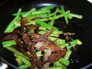 豆豉鲮鱼炒苦瓜的做法