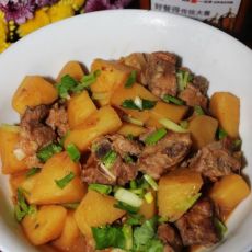 大酱焖土豆排骨的做法 大酱焖土豆排骨的做法