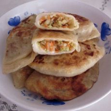 白菜胡萝卜肉馅合子的做法 白菜胡萝卜肉馅合子的做法