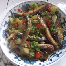泥鳅焖莴笋的做法 泥鳅焖莴笋的做法